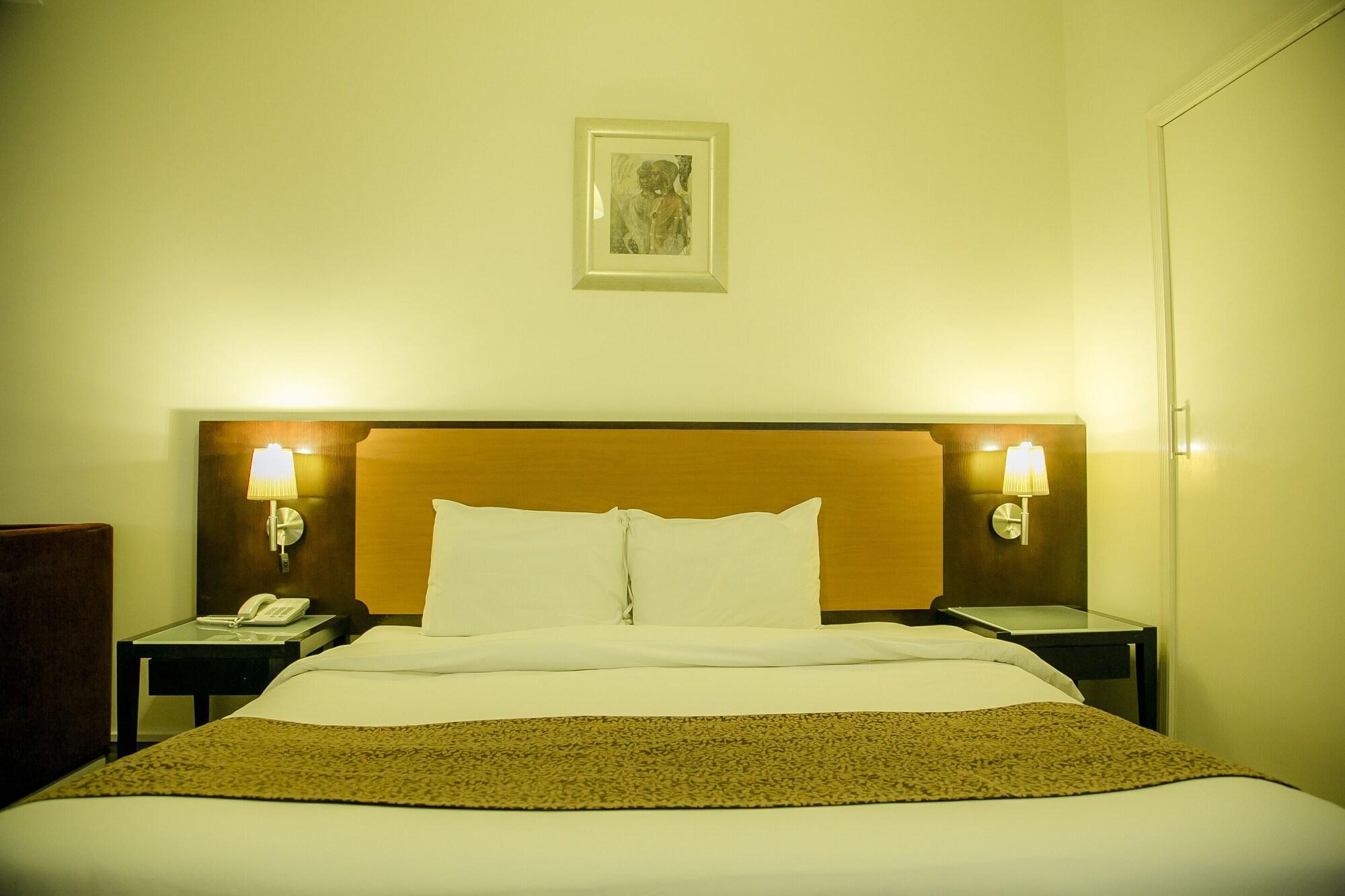 Phoenicia Grand Hotel Dubai Eksteriør billede