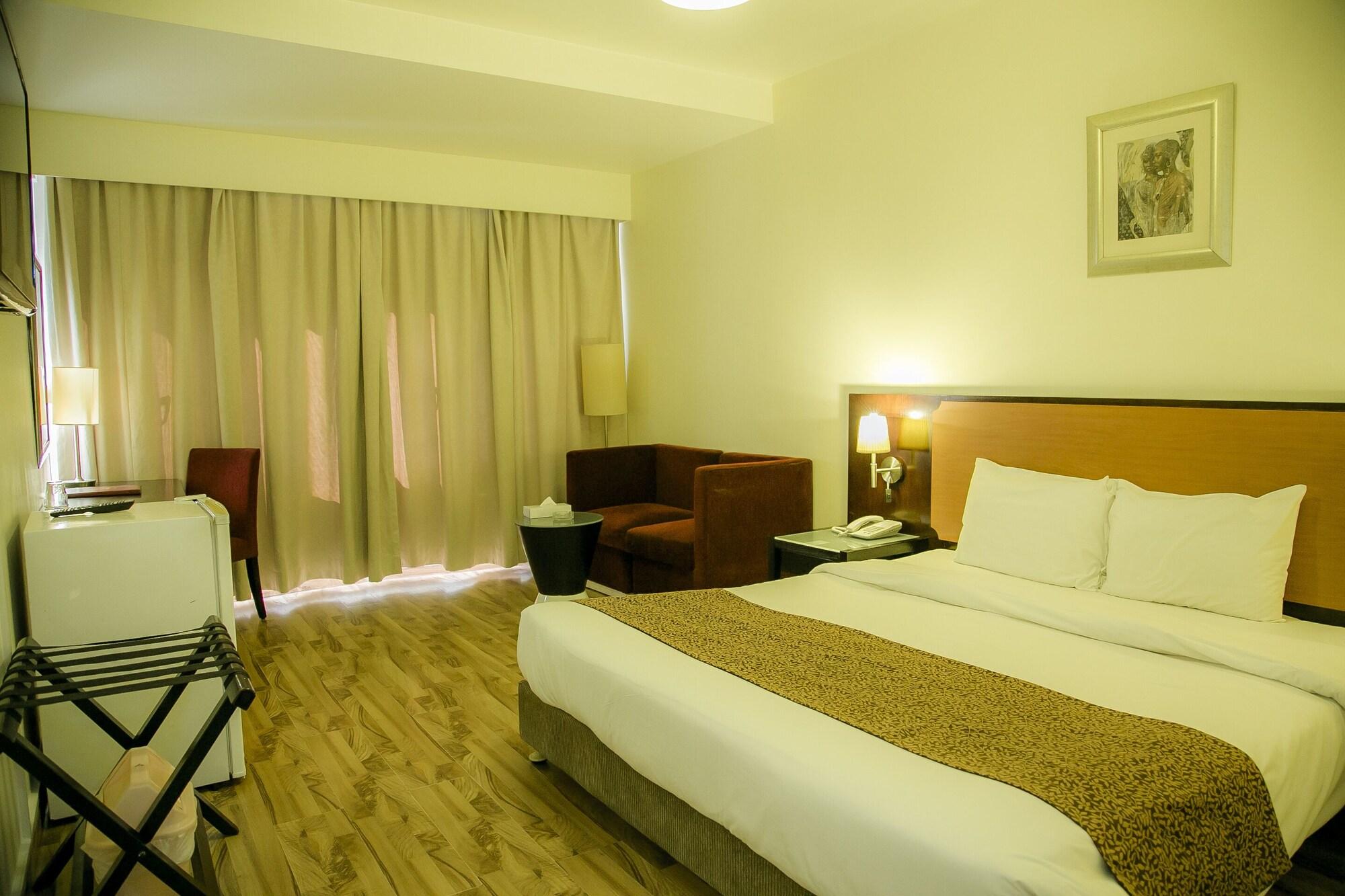 Phoenicia Grand Hotel Dubai Eksteriør billede