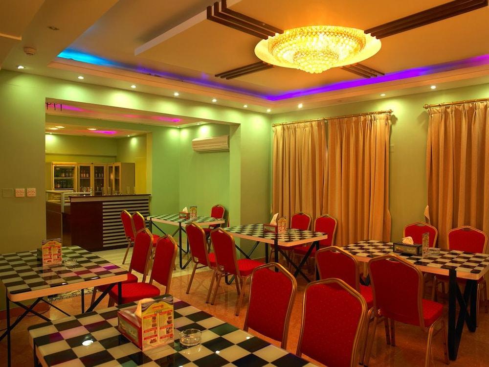 Phoenicia Grand Hotel Dubai Eksteriør billede